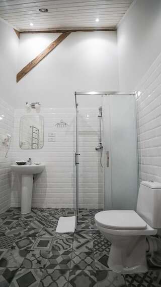 Отель HOTEL N°10 Львов Семейный номер-9