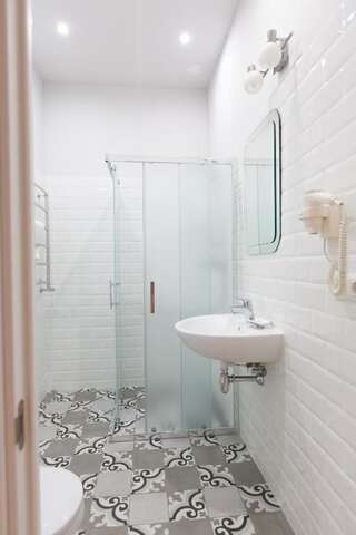 Отель HOTEL N°10 Львов Стандартный двухместный номер с 1 кроватью или 2 отдельными кроватями-13