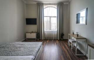 Отель HOTEL N°10 Львов Улучшенный двухместный номер с 1 кроватью-1